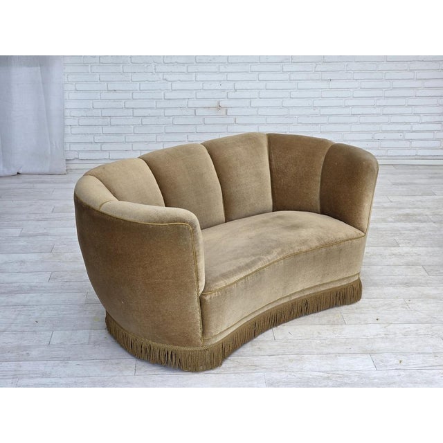 Mid-Century Modern Danish Banana 2-Seater Sofa in Green Velour and Oak, 1960s For Sale - Image 3 of 18