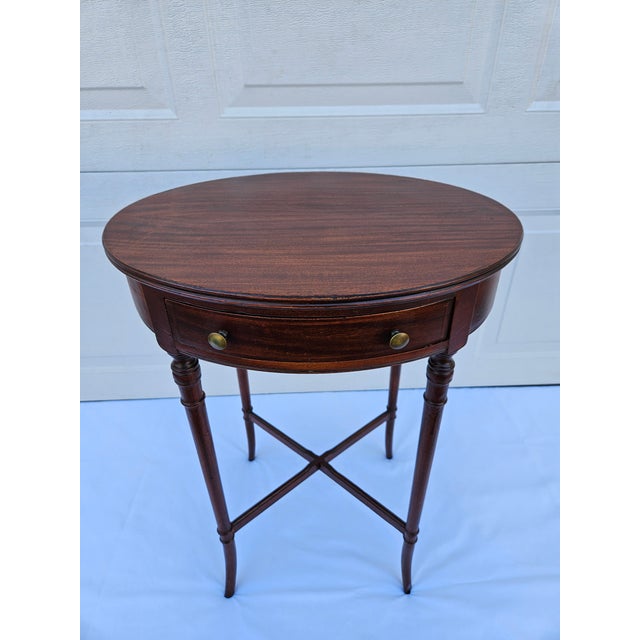 English Early 20th Century Georgian Style Oval Mahogany Side Table For Sale - Image 3 of 18