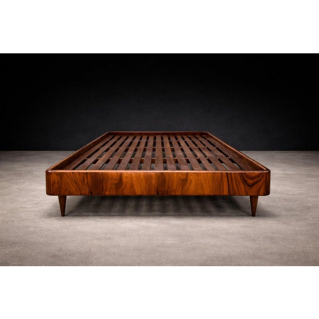 Giuseppe Scapinelli Floating Daybed in Solid Caviúna Wood With Off-White Alpaca Bouclé Upholstery, Brazil, 1950s For Sale - Image 16 of 17