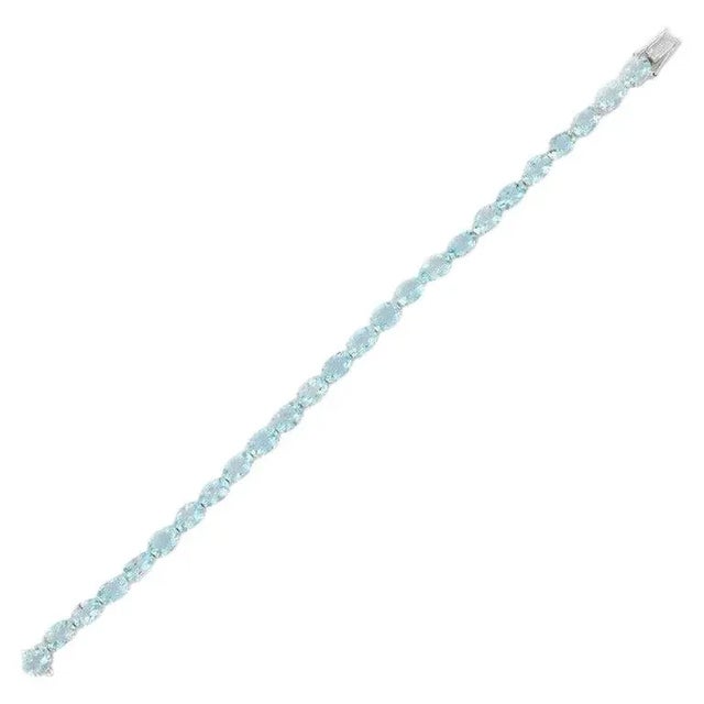 Natural Aquamarine Tennis Bracelet in 18k For Sale - Image 4 of 5