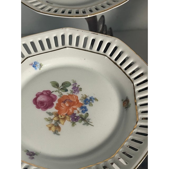 1950s 1950s Bronze Centrepiece Artichoke Leaves With Shuman Reticulated Porcelain Plates - 8 pcs For Sale - Image 5 of 7