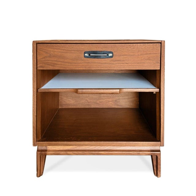 Mid-Century Modern Pair Of Vintage Red Lion Mid Century Modern End Tables or Nightstands For Sale - Image 3 of 6