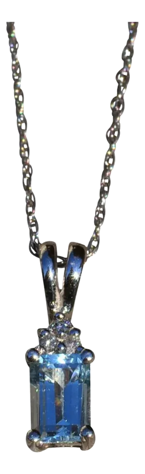Ladies White Gold Pendant set with Aquamarine and Diamonds