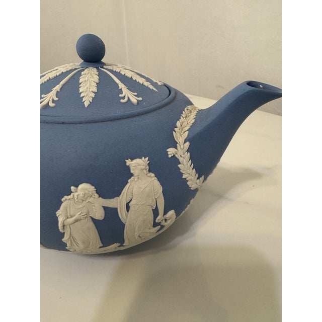 Vintage Wedgewood Jasper Blue Neoclassical Embossed Pattern Tea Pot For Sale In Los Angeles - Image 6 of 12