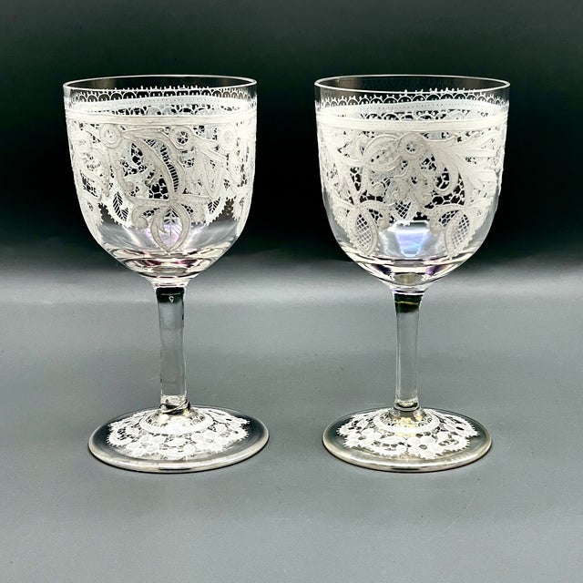 1950s White Enamel Lace and Iridescent Murano Wine Glasses by Salvatori Venetia Pizzo, 1950s, Set of 6 For Sale - Image 5 of 12