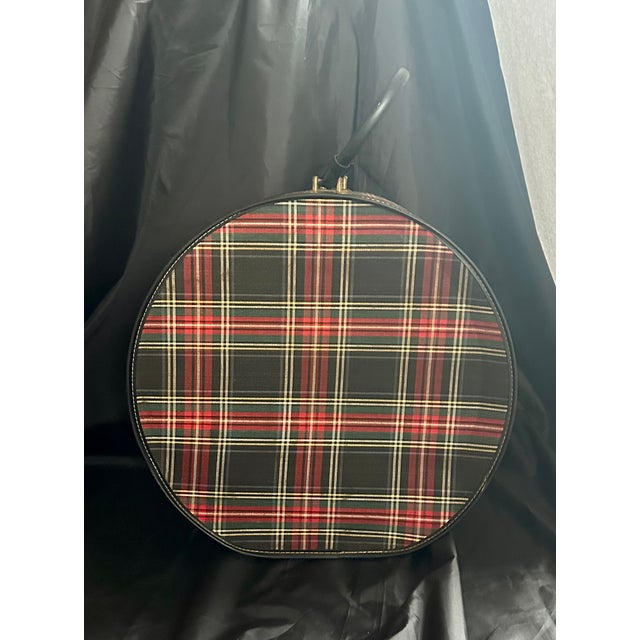 Vintage Tartan Plaid Hat Box Case For Sale In New York - Image 6 of 15