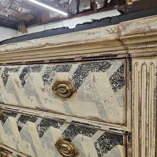 Mid 20th Century Large Hand Painted 3 Drawer Fluted Column Chest of Drawers For Sale - Image 4 of 18