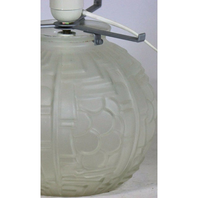 Art Deco 1920s Lalique Style Art Deco French Glass Lamp For Sale - Image 3 of 5