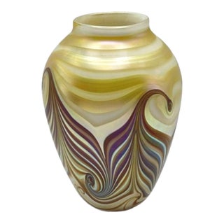 Vintage 2002 Robert Eickholt Art Glass Vaee Iridescent Pulled Feather Design, Signed and Dated For Sale