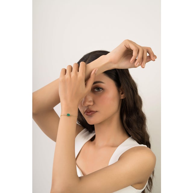 Metal 14k Yellow Gold 1.85Ct Emerald Solitaire Teardrop Curb Chain Bracelet For Sale - Image 7 of 15