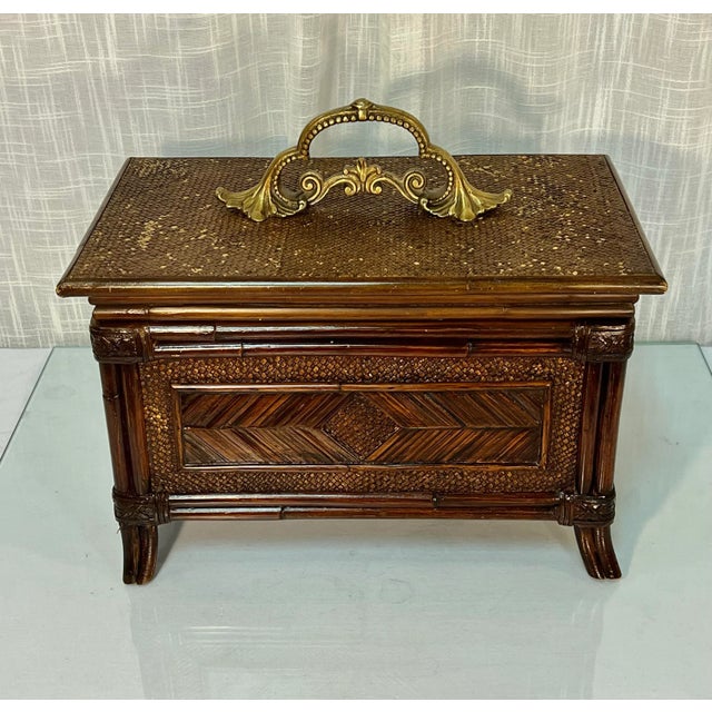 Chinoiserie Vintage Large Faux Bamboo and Rattan Memory Keepsake Box With Decorative Brass Handle For Sale - Image 3 of 10