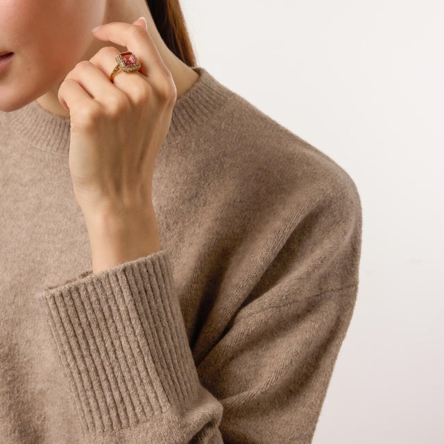 1970s Vintage Imperial Topaz Diamond 18k Yellow Gold Ring, Size 6.25 For Sale - Image 5 of 6