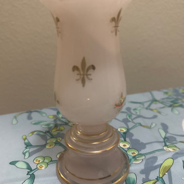 Vintage MCM Fleur De Lis Opaline Glass Vase – White With Gold Accents For Sale - Image 4 of 6