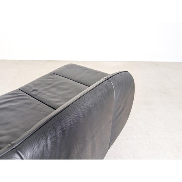 Two-Seater Chaise Lounge in Leather For Sale - Image 9 of 12