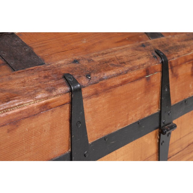 Brown 19th Century Barrel-Stave Steamer Trunk For Sale - Image 8 of 10