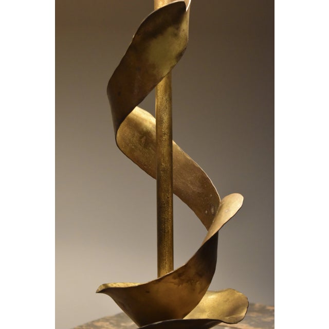 1950s Vintage Spiraling Gilt Metal Table Lamp With Oak Base Attributed to Yasha Heifetz, Circa 1950s For Sale - Image 5 of 14