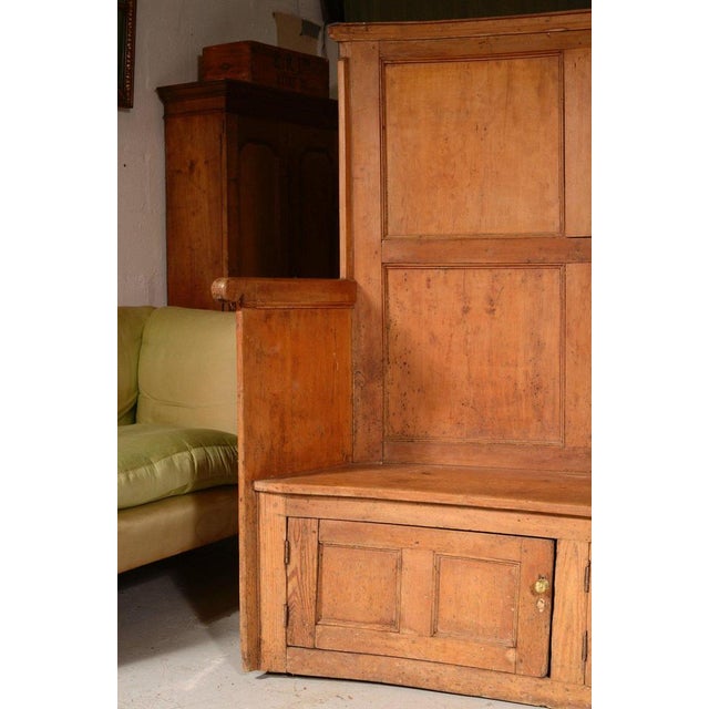 Large Victorian Pine Bacon Tavern Settle, 1860 For Sale - Image 4 of 14