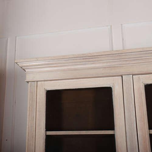 English Library Bookcase in Oak For Sale - Image 3 of 12