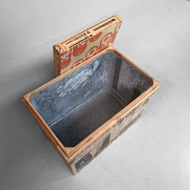 Shōwa Japanese Tea Chest with Newspaper, 1960s For Sale - Image 13 of 14