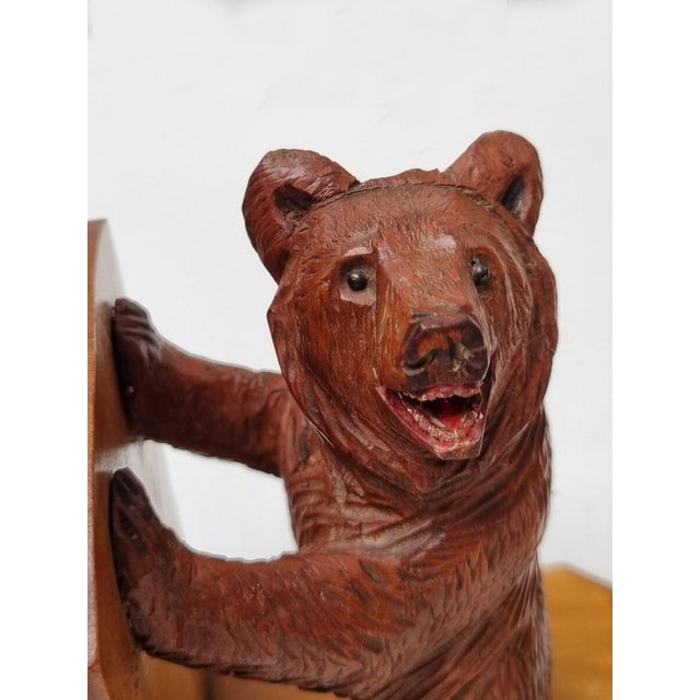 Wooden Black Forest Bookends with Hand-Carved Bears by Geschwister Sarbach, Switzerland, 1930s, Set of 2 For Sale - Image 6 of 16
