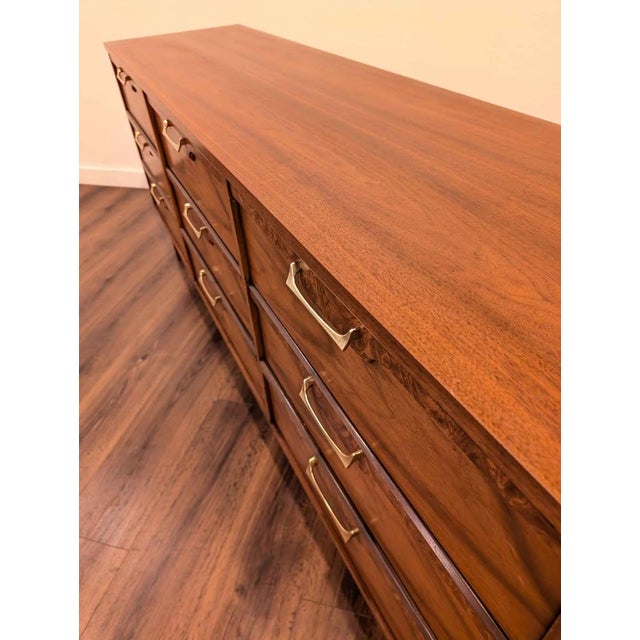 1970s American Walnut 9 Drawer Lowboy Dresser by Broyhill Lenoir For Sale In Seattle - Image 6 of 9