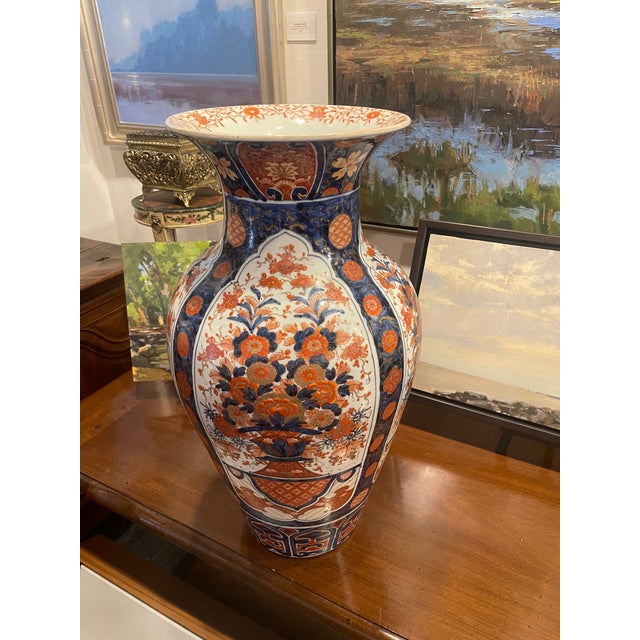 Tall Japanese Imari Temple Jar With All-Over Floral Design, 19th Century For Sale In Savannah - Image 6 of 9