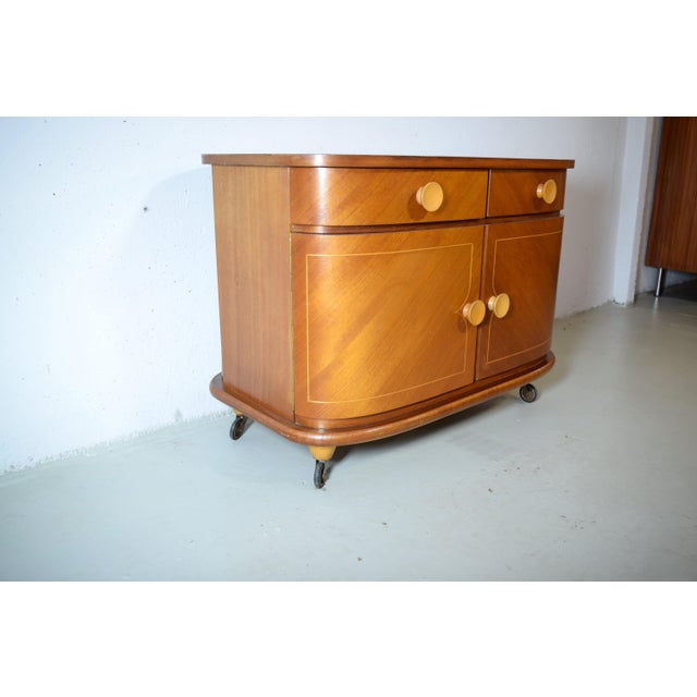 This is a nostalgic Art Deco chest of drawers from the 1930s. The chest of drawers impresses with its striking veneered...