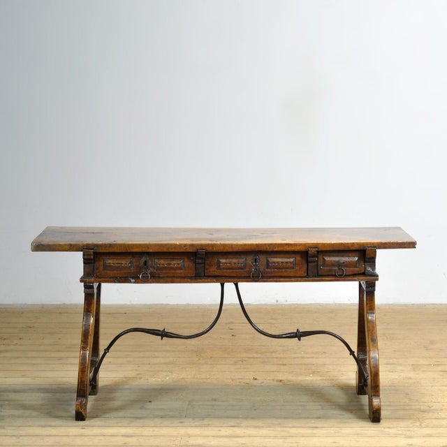 This 17th-century table originates from the Catalan region of Spain and exudes pure historical charm. Expertly crafted...