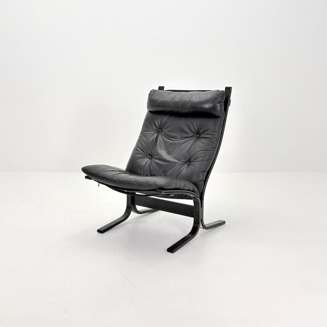 An exceptional and highly sought-after Siesta High Back Armchair, designed by Ingmar Relling for Westnofa Furniture,...