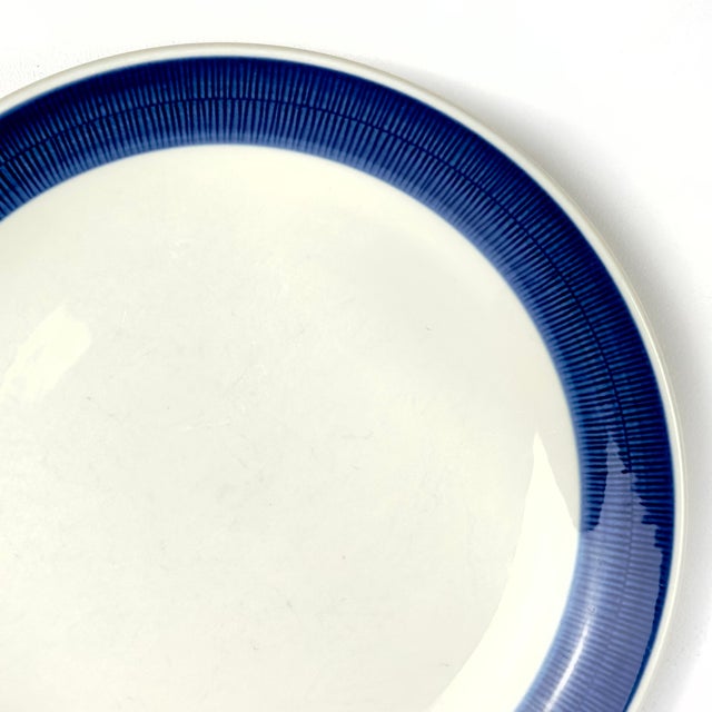 1980s Mid-Century Modern Scandinavian Stoneware "Koka Blå" Side Plates by Hertha Bengtson for Rörstrand - Set of 6 For Sale - Image 5 of 8
