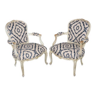 19th C Pair Louis XV French Paint Decorated Style Distressed Painted Armchairs For Sale