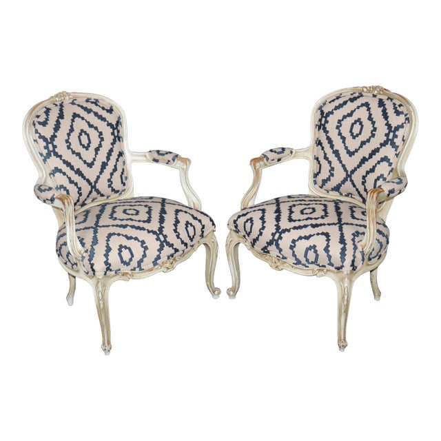 19th C Pair Louis XV French Paint Decorated Style Distressed Painted Armchairs For Sale