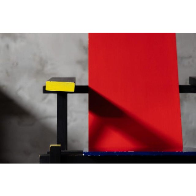 Gerrit Rietveld Red and Blue Chair attributed to Gerrit Thomas Rietveld for Gerard VS Groenekan 1975 For Sale - Image 4 of 18