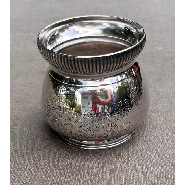 Late 19th Century Antique Meriden Britannia Silver Plate Cachepot Engraved Victorian Jardiniere Vase Pattern No. 1952 | Art Nouveau Floral Repoussé | Mirror Finish For Sale - Image 5 of 12