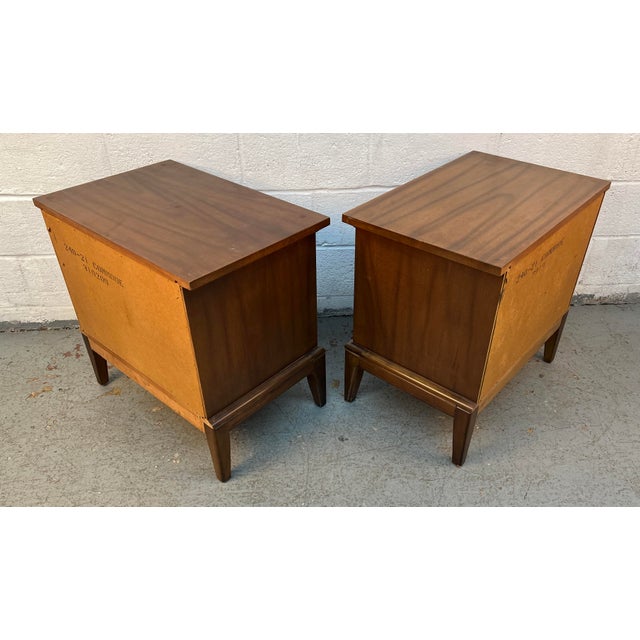Pair of Vintage Dixie Furniture Walnut MCM Tuscan Style Nightstands For Sale - Image 12 of 17
