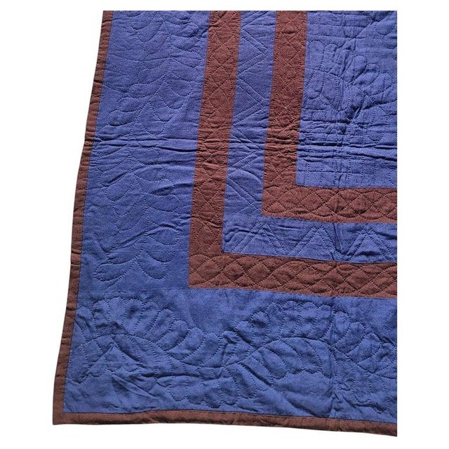 Amish contained center square plain quilt in pristine condition.This all cotton plain quilt is from Holmes County,Ohio....