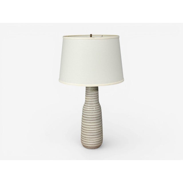 Mid-Century Modern 1960s Gordon & Jane Martz, Large Table Lamp, Light Grey Ceramic, Usa For Sale - Image 3 of 9