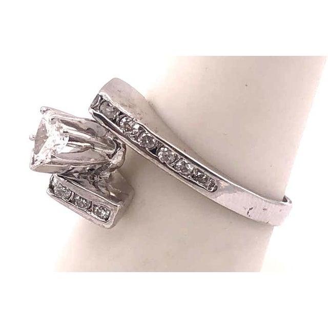 2010s 14 Karat White Gold Engagement Ring / Bridal Ring 1 Carat Total Diamond Weight For Sale - Image 5 of 12