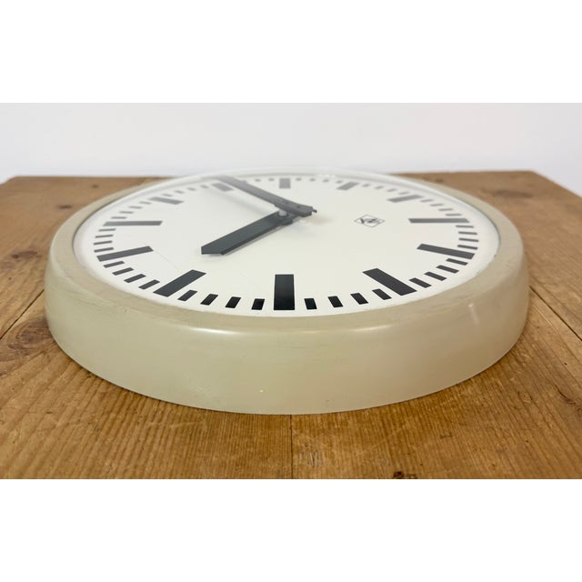 Vintage Industrial Wall Clock from TN, 1960s For Sale - Image 13 of 16