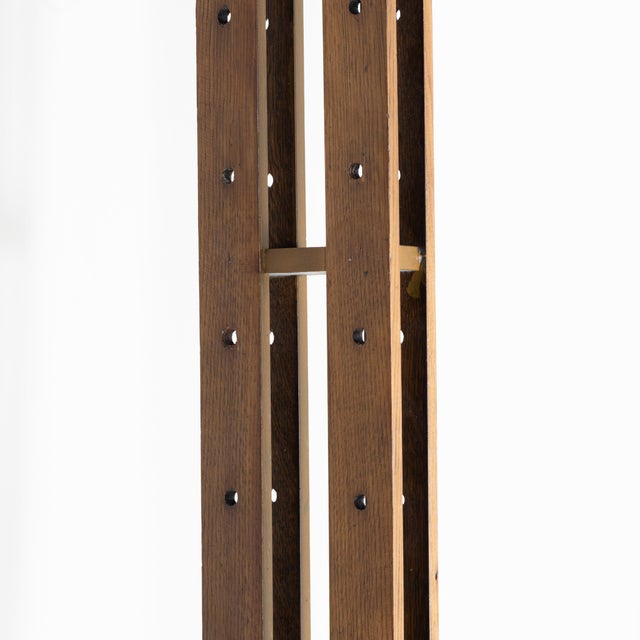 Minimum height 270cm, maximum height 330cm