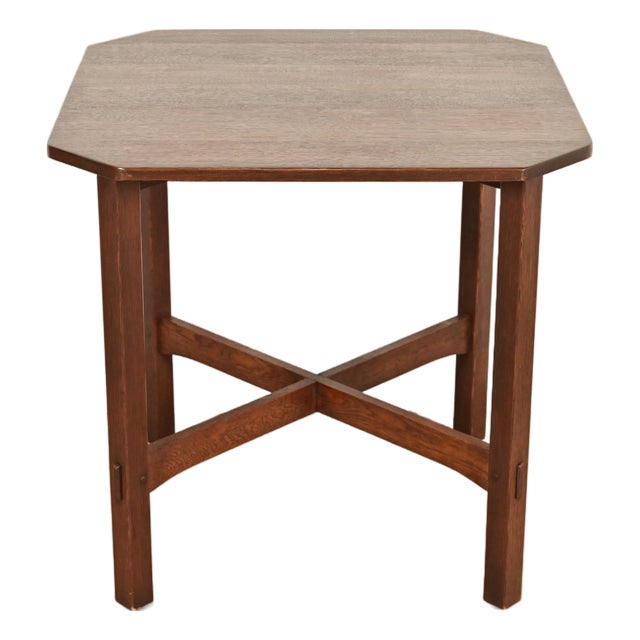 L. & J. G. Stickley Antique Mission Oak Arts & Crafts Clip Corner Lamp Table or Center Table, Circa 1910 For Sale