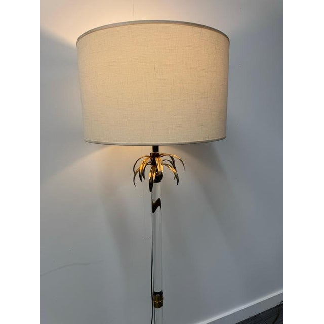 Metal Italian Floor Lamp in Acrylic Glass and Brass with Palm Leaves Motifs, 1970 For Sale - Image 7 of 8