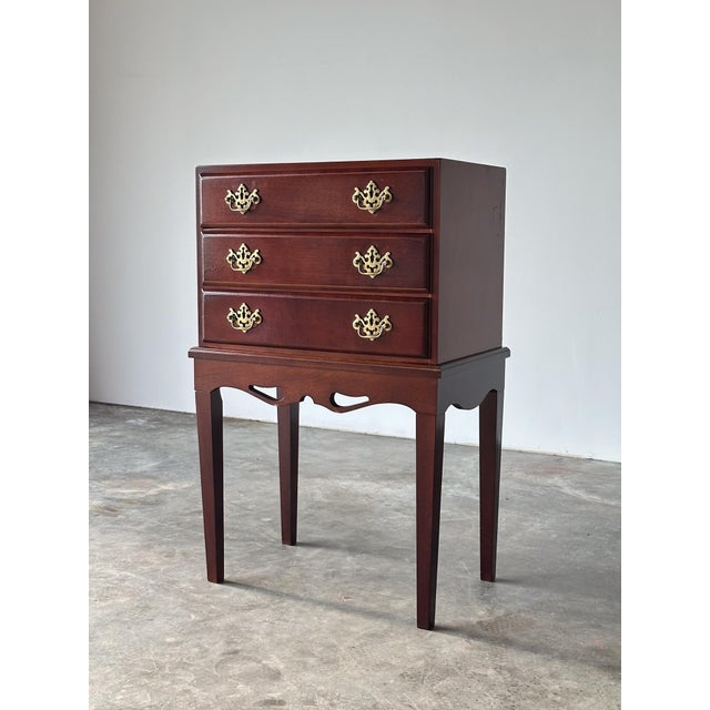 Chippendale Georgian Chippendale Mahogany Three-Drawer Chest on Stand, 1960s For Sale - Image 3 of 16