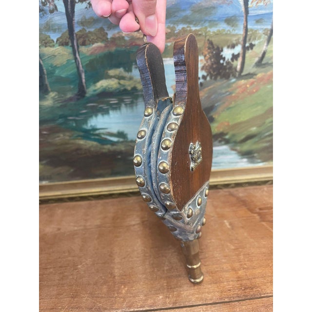 Small terrier dog motif with the word “ Sealyham “ . In working order with a hook attached to hang. Vintage Condition as...