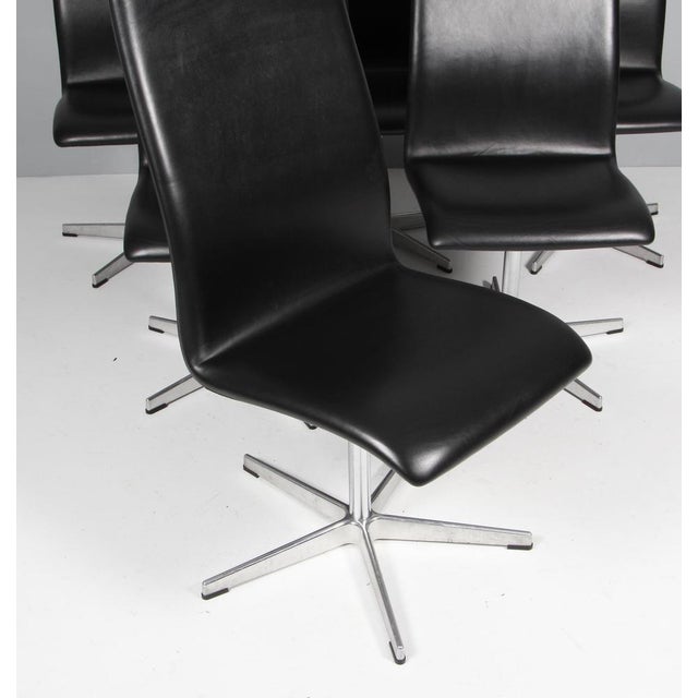 Fritz Hansen Oxford Chairs in Leather by Arne Jacobsen, Set of 6 For Sale - Image 4 of 10