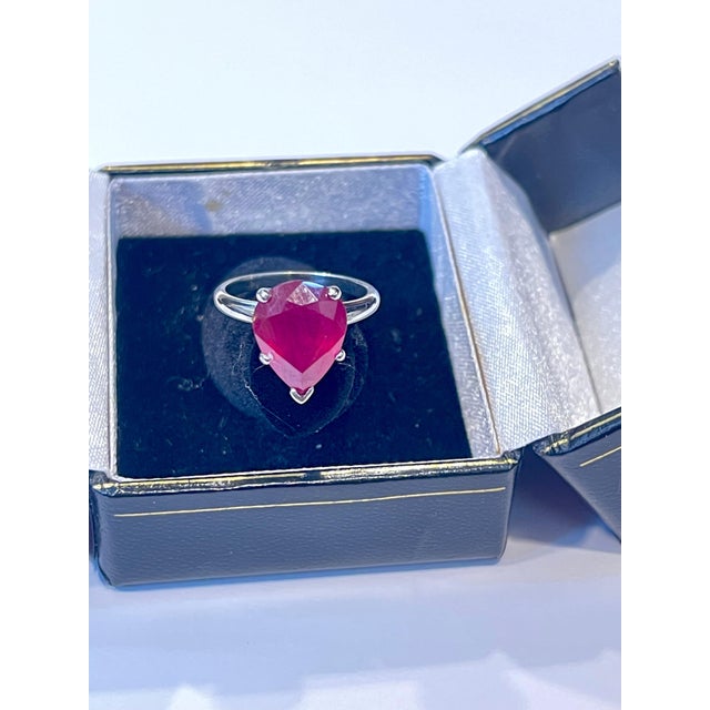 Pear Shape 4.5 Carat Treated Ruby 14 Karat White Gold Ring For Sale - Image 9 of 18