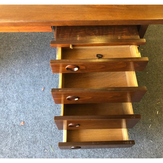 1960s Mid-Century Modern Edward Wormley for Dunbar Executive Desk For Sale In Los Angeles - Image 6 of 13