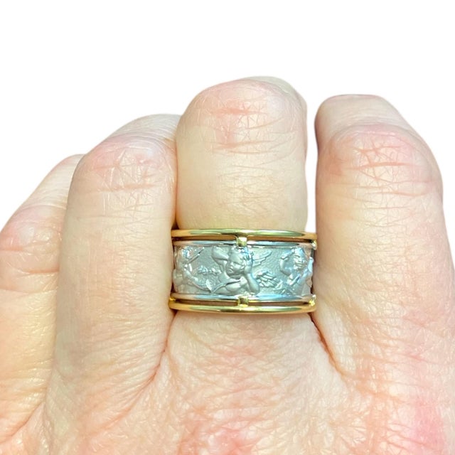 Late 20th Century Carrera Y Carrera La Ronde Angels 18k Gold Band, Size 7 For Sale - Image 11 of 12