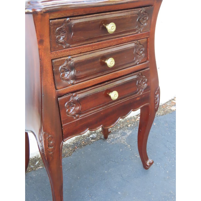French Bombay Serpentine Nightstands Bedside Tables a Pair 6653 For Sale - Image 4 of 18