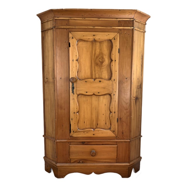 Mid 19th Canadian Pine Farmers Low Corner Cabinet For Sale